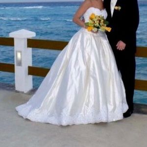 Amsale silk taffeta wedding dress authentic 💯